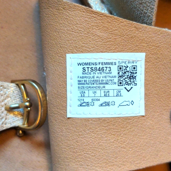 Like New Gold Sperry Sandals - Picture 5 of 5